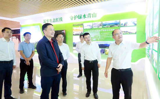 余红辉到中林集团在桂子企业调研