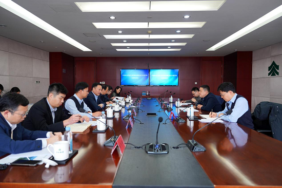 余红辉与国务院国资委社会责任局副局长柳长森座谈交流