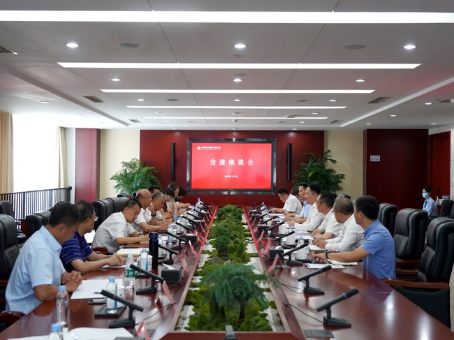 余红辉会见内蒙古现代农牧研究院院长李保国一行