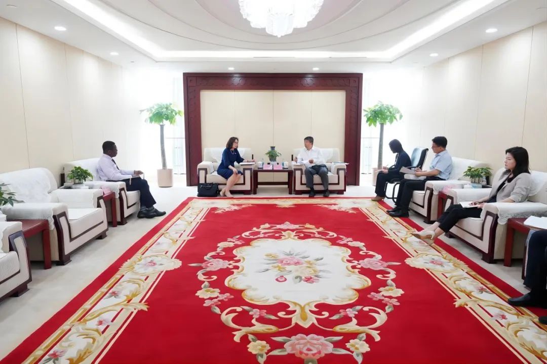 单忠立会见苏里南驻华大使张碧芬一行